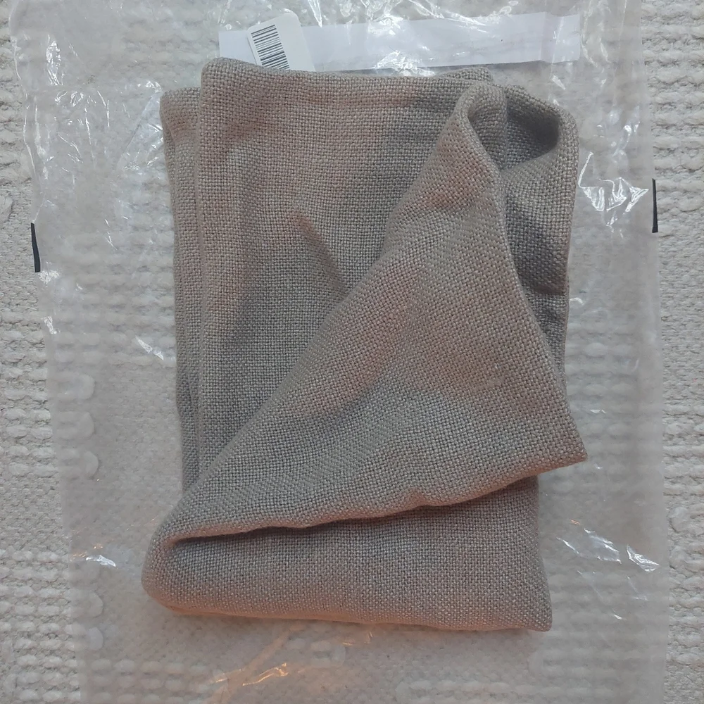 NWOT! Quince 100% Linen Brown Pillow Cover! 20" X 20" (M18)_5